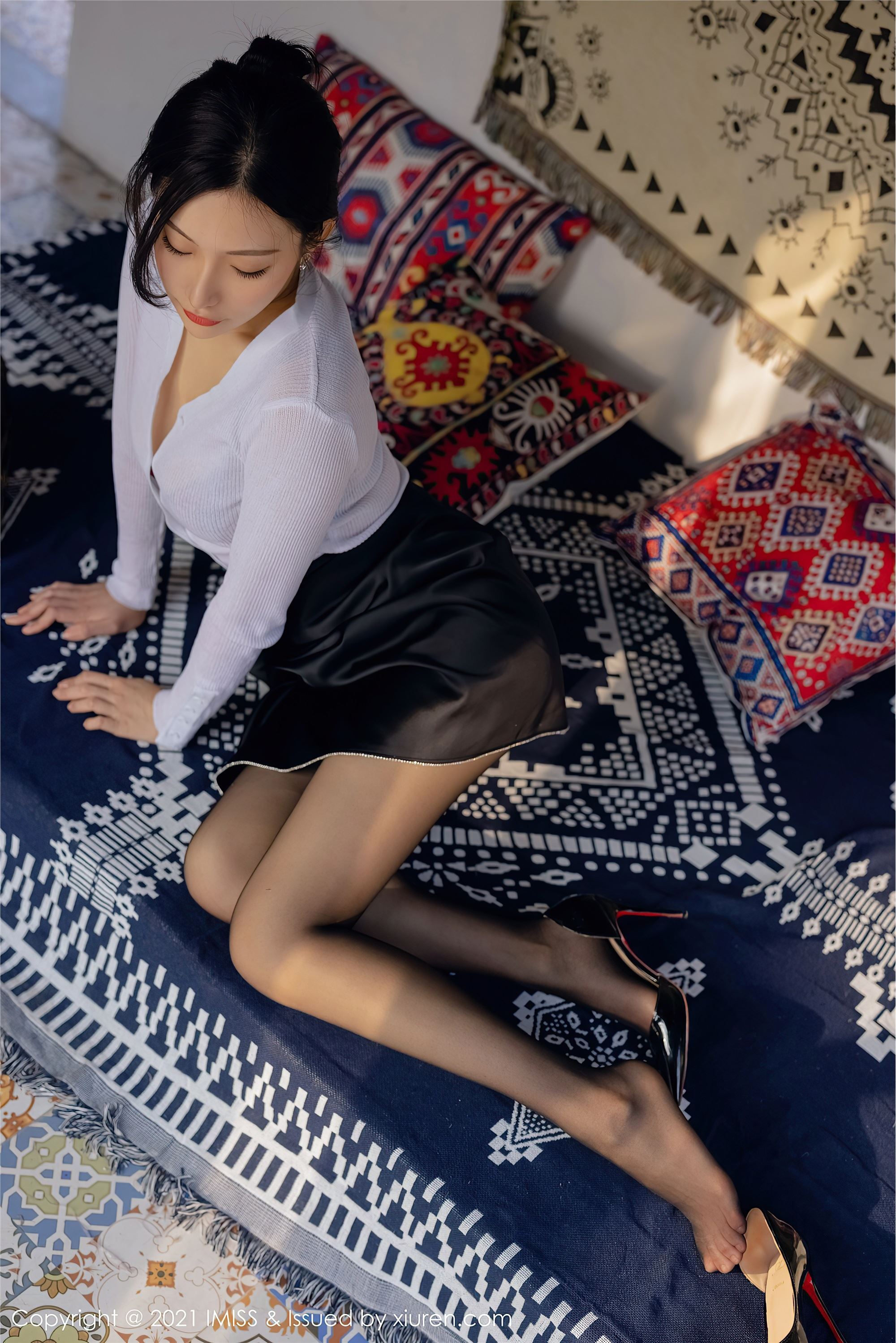 IMISS爱蜜社  2021.03.11 VOL.562 小狐狸Kathryn 镂空 美腿